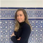 Graduada en Derecho por la Universidad Pontificia de Comillas, imparte clases de Inglés (todos los niveles)